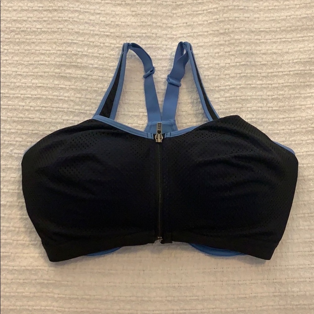 Front close Victoria Secret Sports Bra